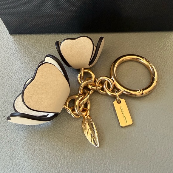 Coach Essential Tea Rose Bag Charm EUC Chalk Black Edge Gold Tone Hardware - Picture 9 of 11